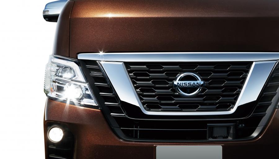 Детали экстерьера Nissan NV350 Caravan Premium GX 2017 года  (фото 5 из 10)